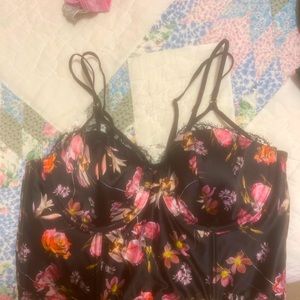 Victoria Secret NWT beautiful bra with side zipper 36C